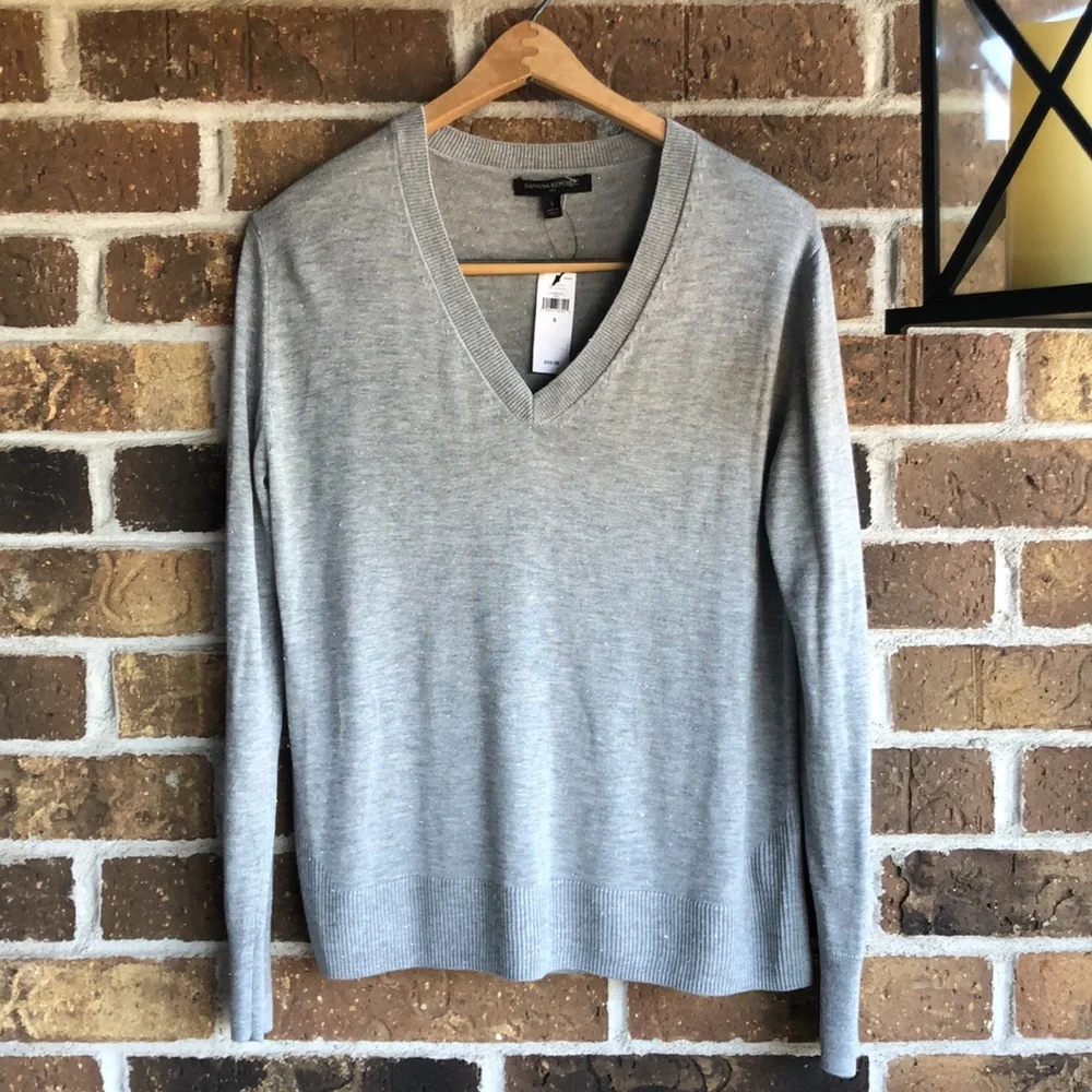 BANANA REPUBLIC V-Neck Grey Light Pullover Sweater - Picture 8 of 9